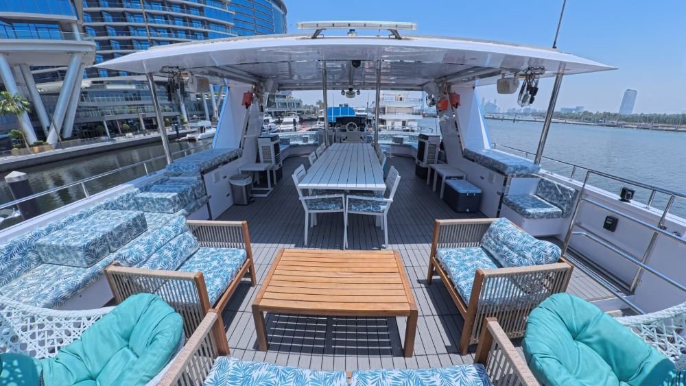 2 Yacht.jpg 2 Yacht.jpg